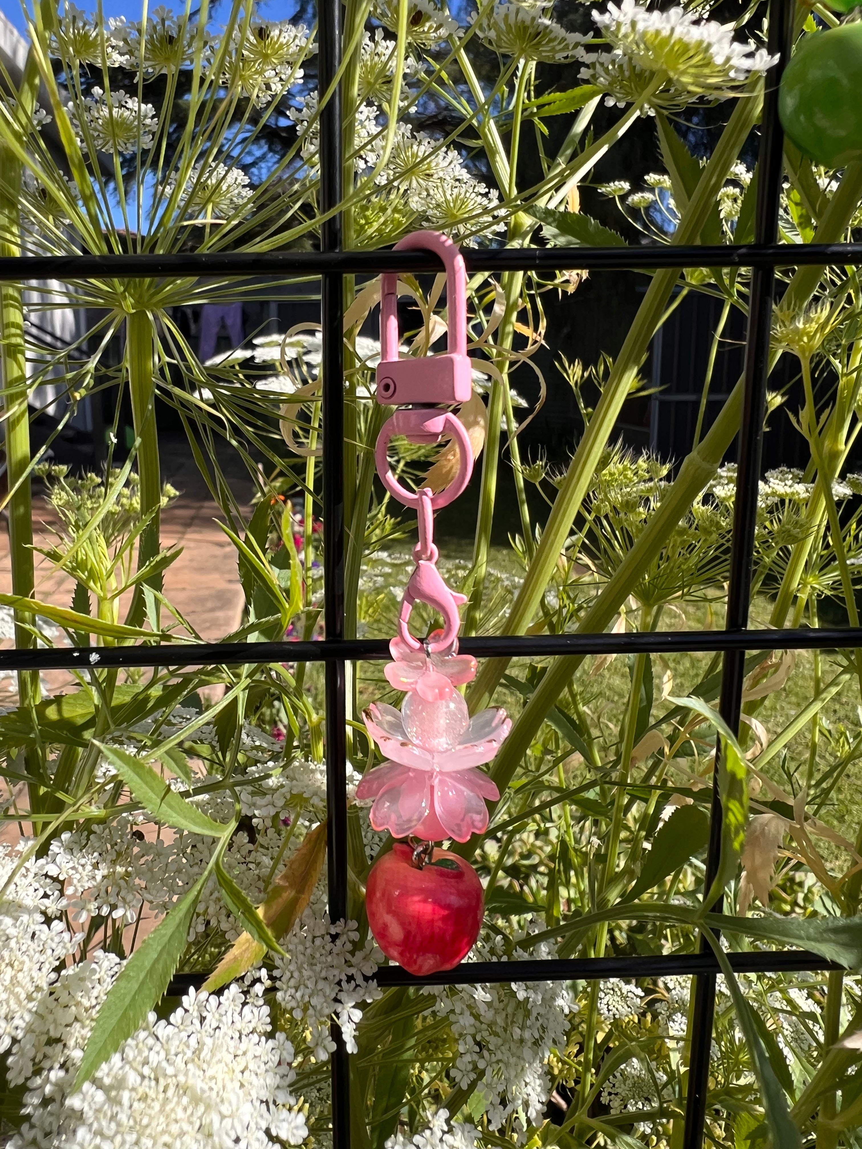 JUICY APPLES CLASP CHARMS