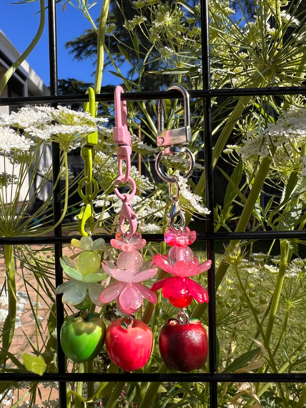 JUICY APPLES CLASP CHARMS