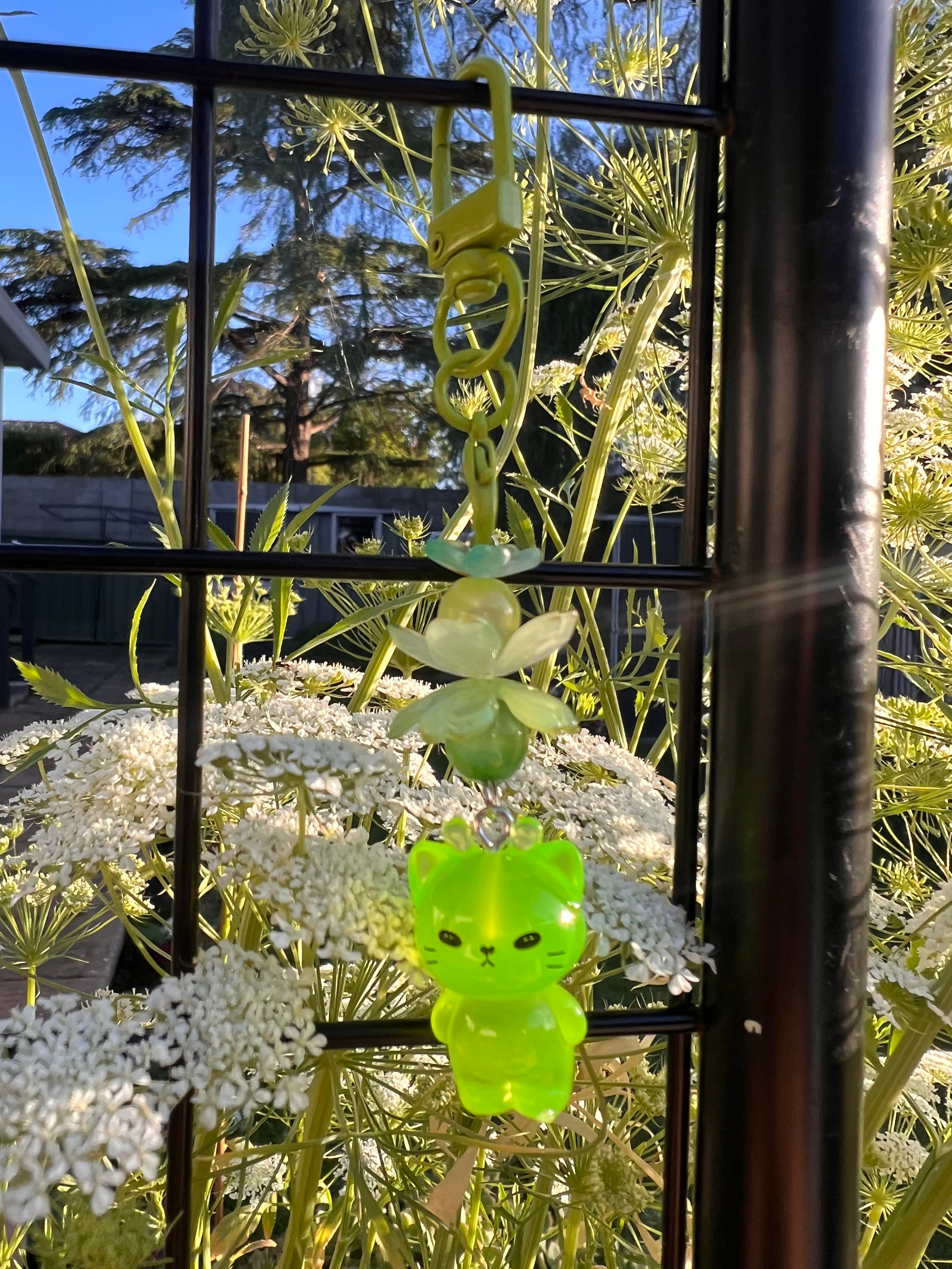 ALIEN CLASP CHARM