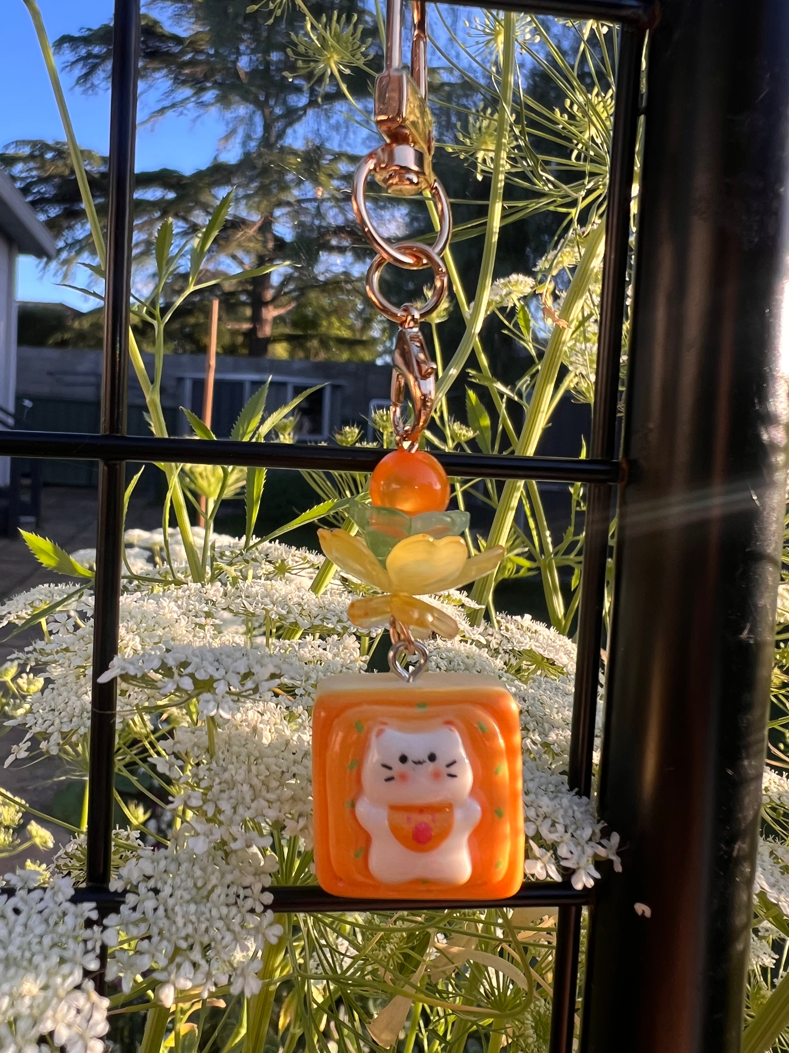 KITTY TOAST CLASP CHARM