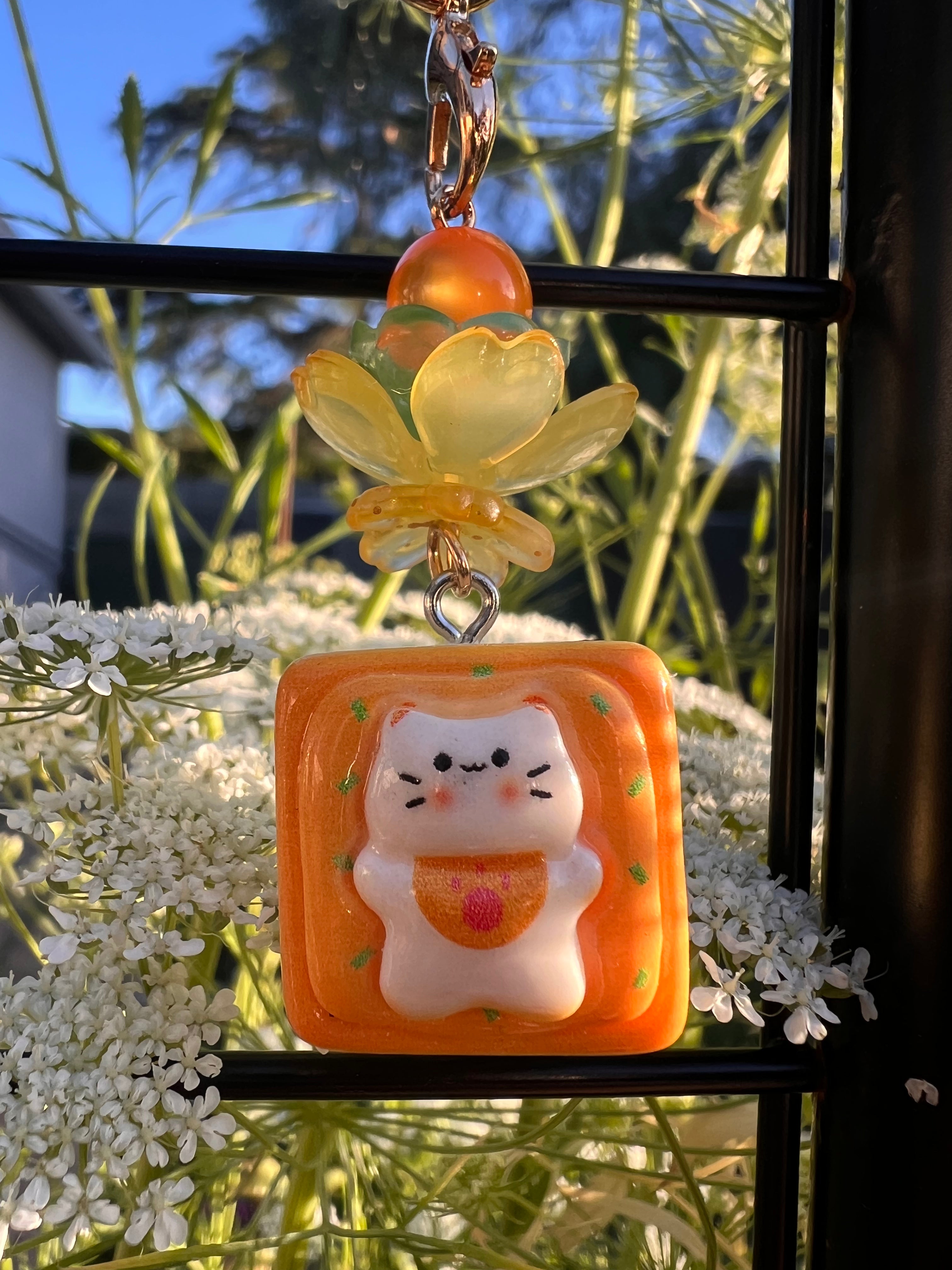 KITTY TOAST CLASP CHARM