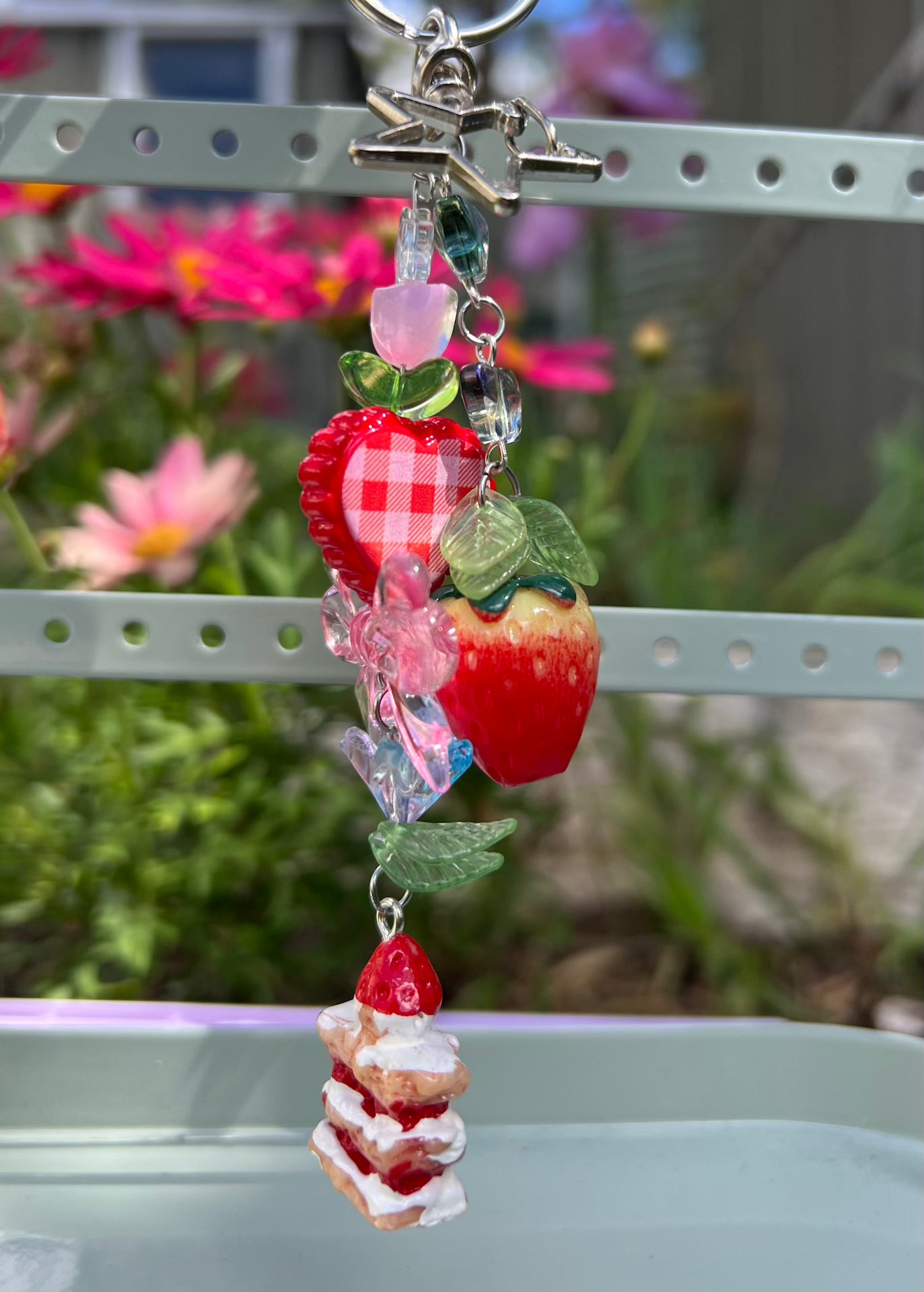 STRAWBERRY CAKE KEYRINGS