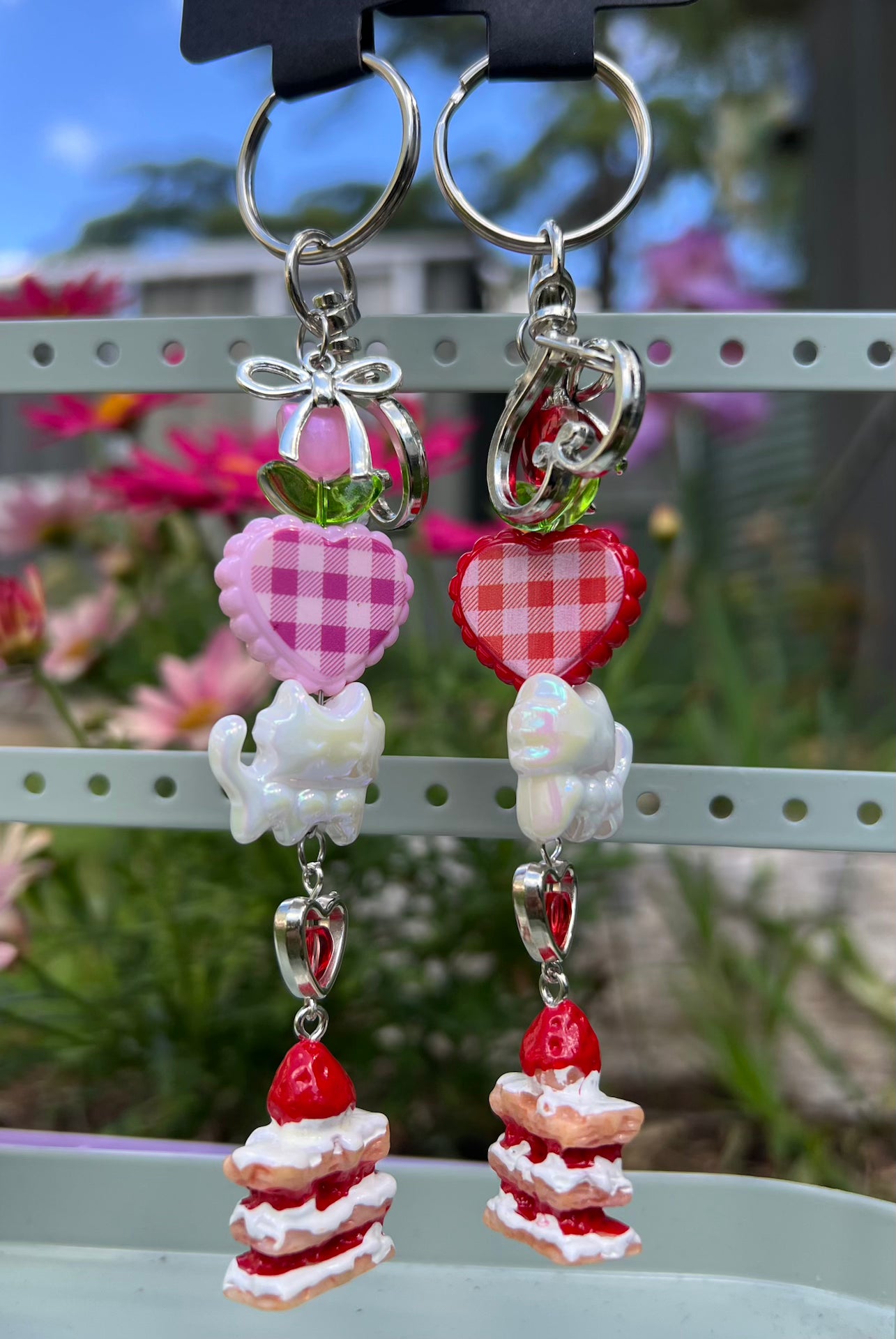 STRAWBERRY CAKE KEYRINGS